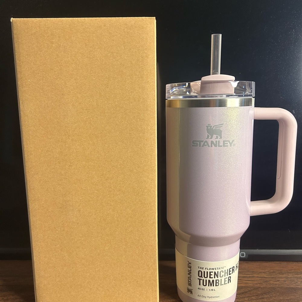 Stanley | Aster 40 oz Flowstate Quencher H2.0 Tumbler